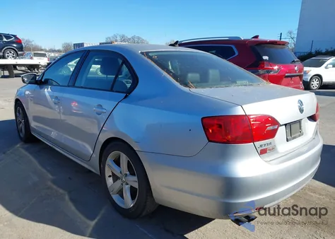 2014 Volkswagen Jetta 1.8T Se z USA, uszkodzony, nr VIN 3VWD17AJ0EM264612